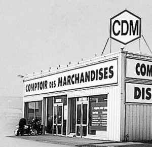 Façade d'un établissement Comptoir des Marchandises en 1991